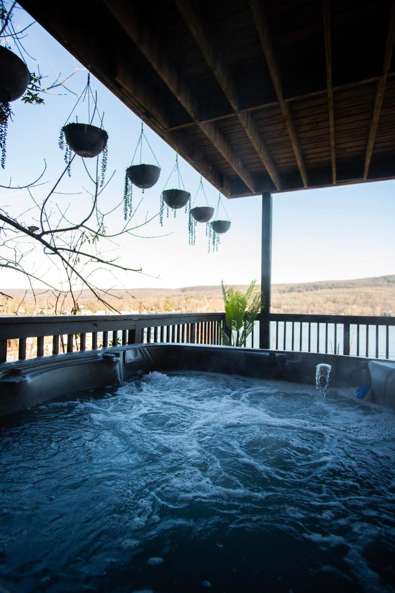 Lakeview House - Hot Tub - Firepit - Stunning Views - Spacious Deck - Cozy Living Room - Bar Greenwood Lake Luaran gambar