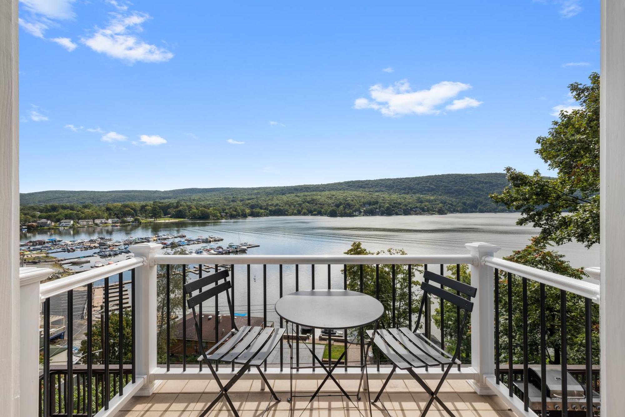 Lakeview House - Hot Tub - Firepit - Stunning Views - Spacious Deck - Cozy Living Room - Bar Greenwood Lake Luaran gambar