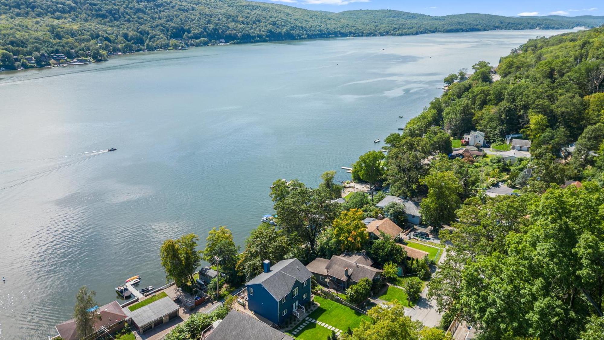 Lakeview House - Hot Tub - Firepit - Stunning Views - Spacious Deck - Cozy Living Room - Bar Greenwood Lake Luaran gambar